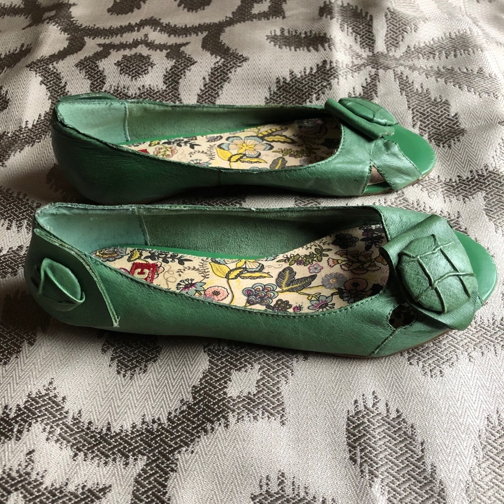 🆕BC FOOTWEAR PEEP-TOE GREEN LEATHER FLATS🥿 Sz 6 - Picture 8 of 16